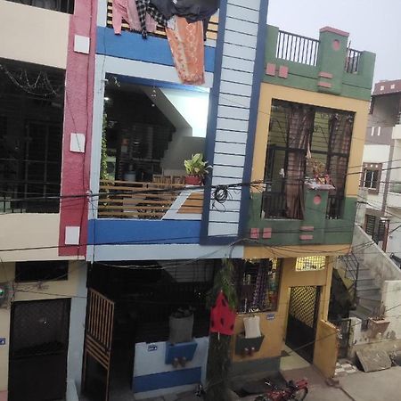 Yashu Guest House Ujjain Esterno foto